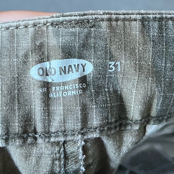 Old Navy Camouflage Cargo Shorts - Picture 6 of 7